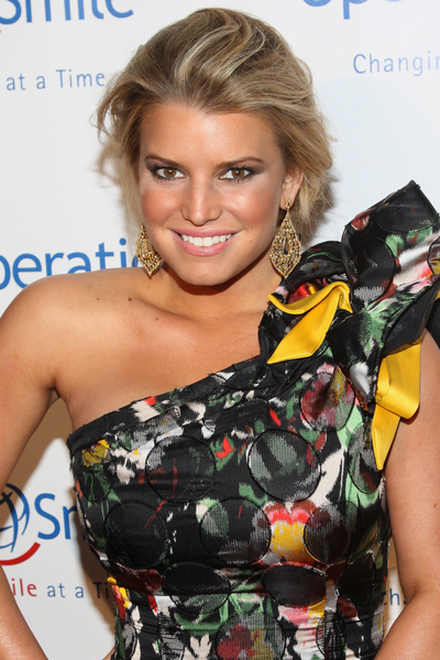 Get The Look Jessica Simpson S Summery Blonde Locks Stylecaster