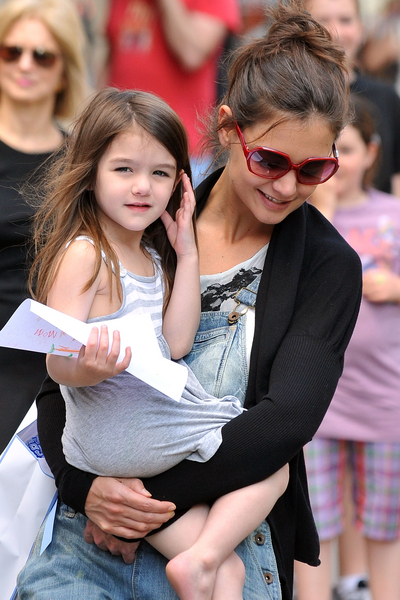 Suri_Cruise_Katie_Holmes_fashion.jpg (400x600)