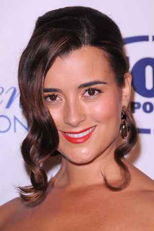 Cote_de_Pablo_glow (300x450)