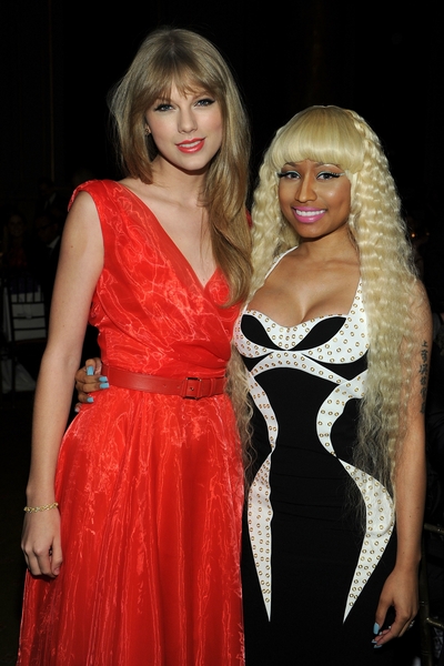 nickiandtaylor.jpg (400x600) nickiandtaylor.jpg (400x600)