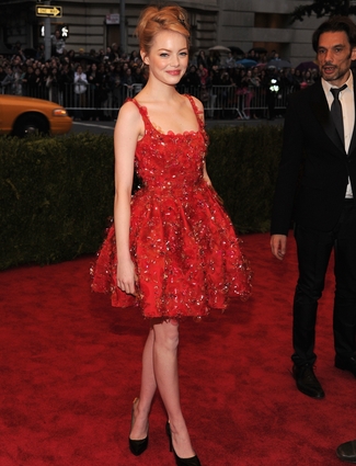 Get The Look: Emma Stone's Hair And Makeup At The 2012 Met Ball