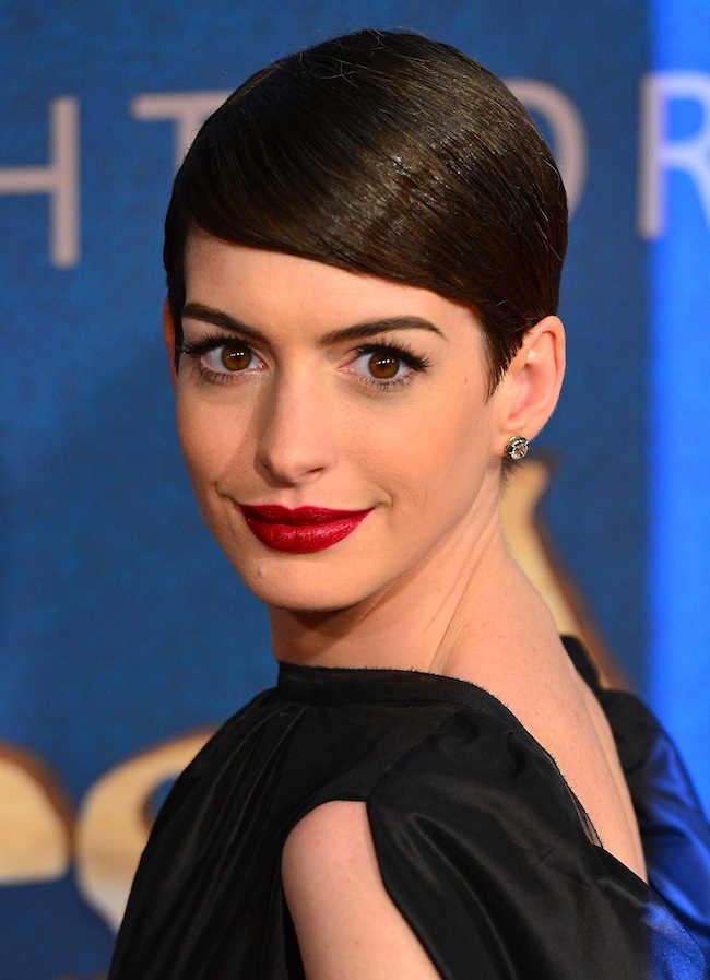 Get The Look: Anne Hathaway's Bold Lip at “Les Miserables” Premiere –  StyleCaster