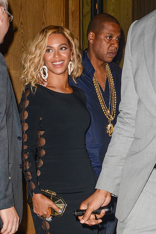Beyoncé shows off her latest hairstyle Beyoncé shows off her latest hairstyle