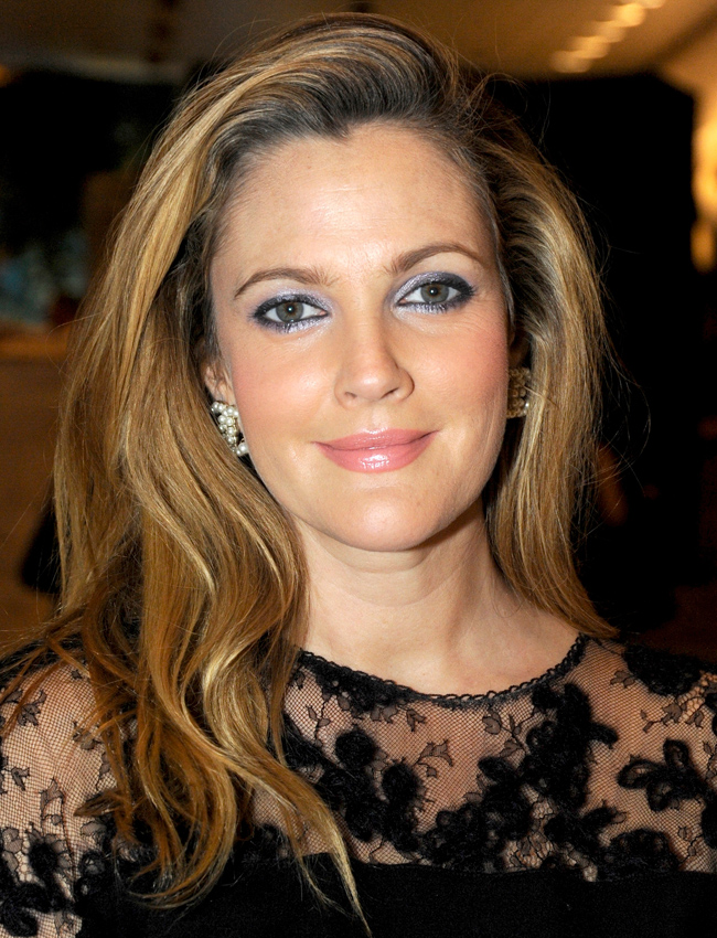 How to Copy Drew Barrymore's Frosty Blue Eye Makeup ...
