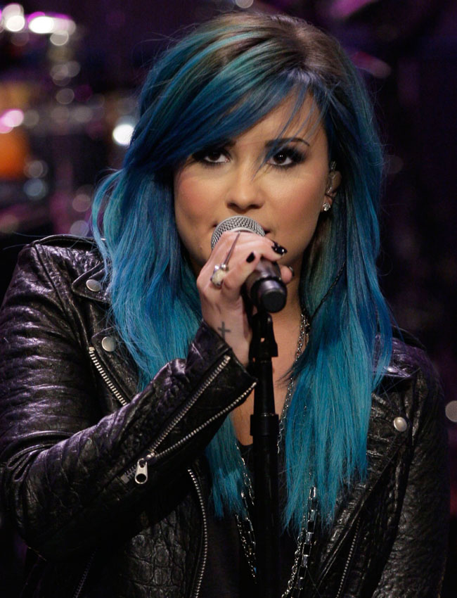 Makeover Alert Demi Lovato Debuts A Blue Do Stylecaster