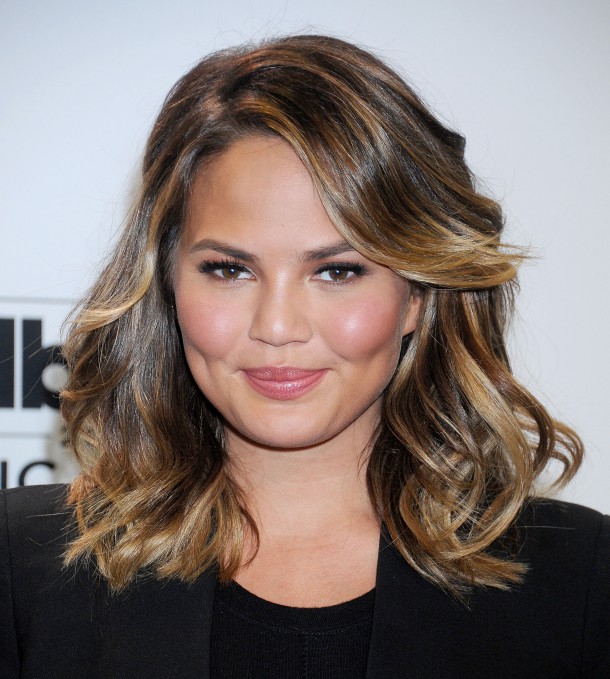 Chrissy Teigen S New Haircut Is The Long Bob Of Our Dreams