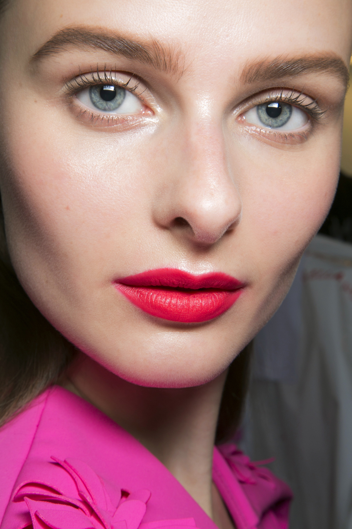 how to wear bright lipstick