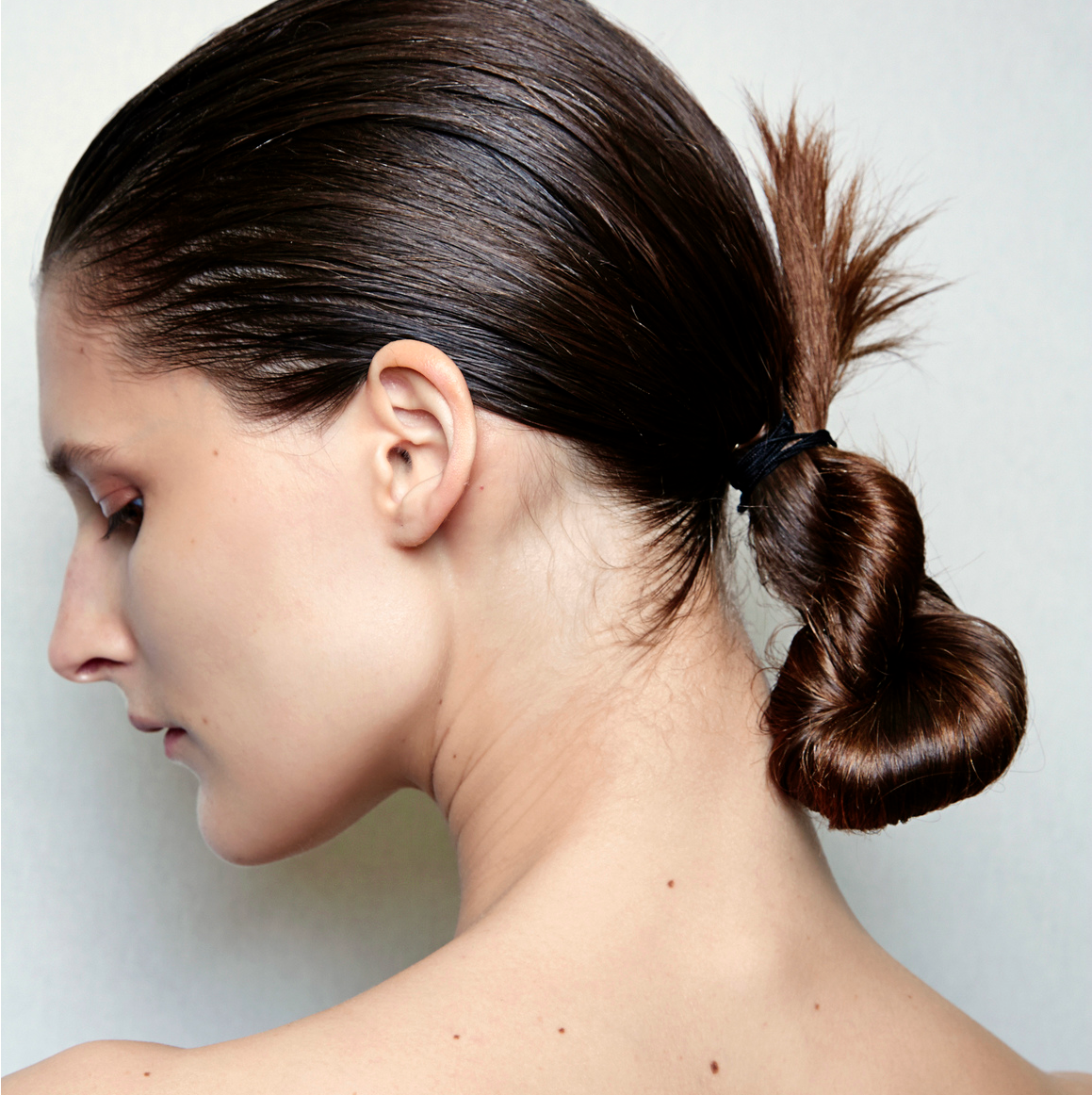 Here S Why Your Hair Gets So Greasy In Summer Stylecaster