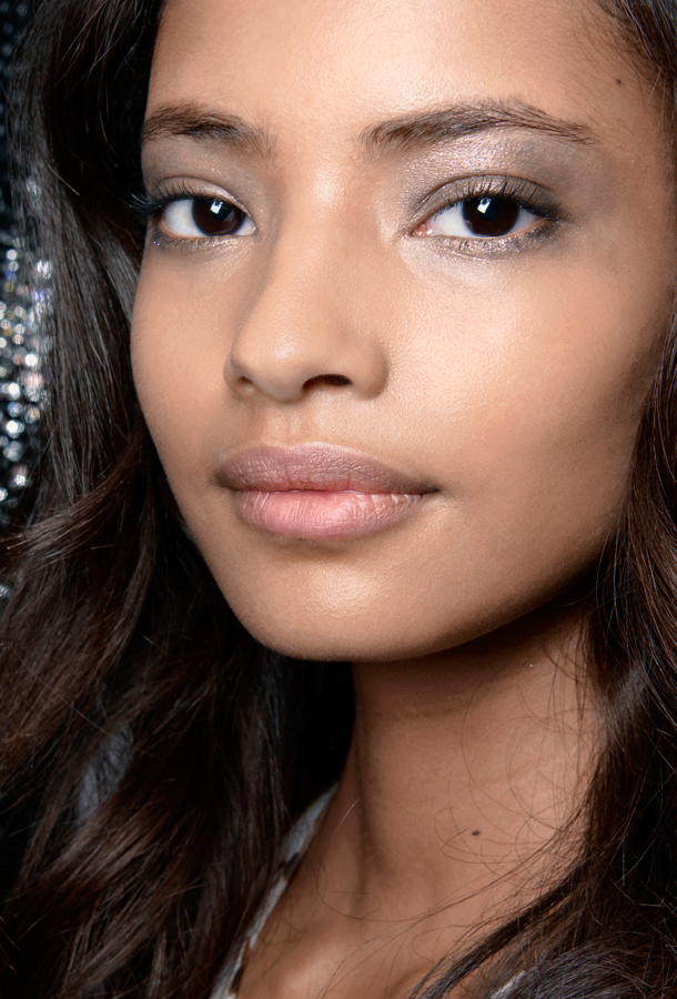 How Wear Shimmery Makeup an Adult –